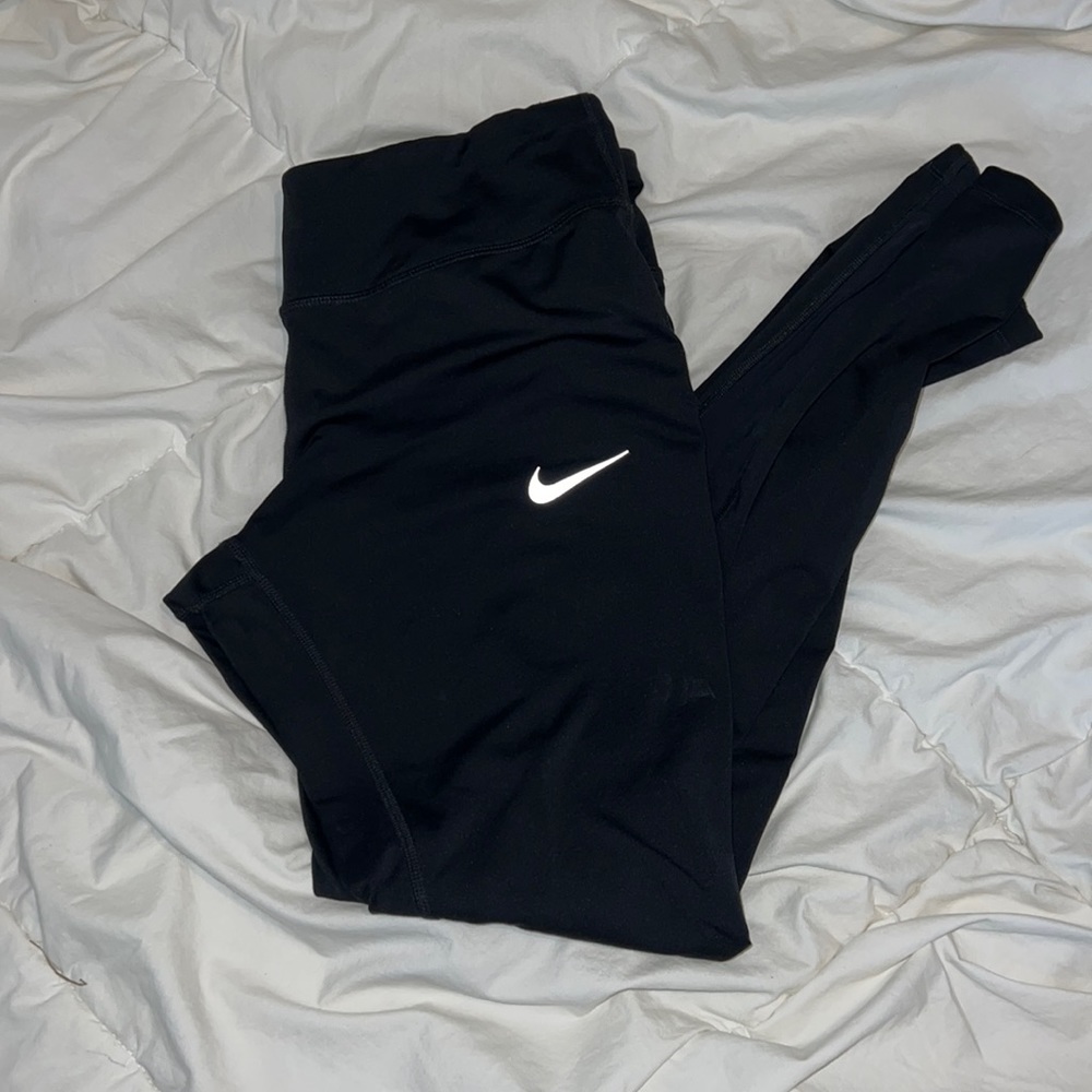 Black Nike leggings